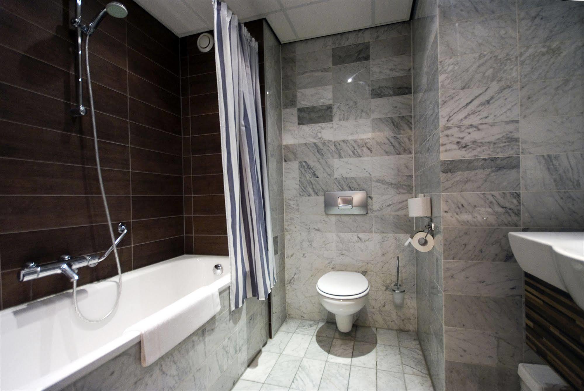 City Hotel 오스 외부 사진
